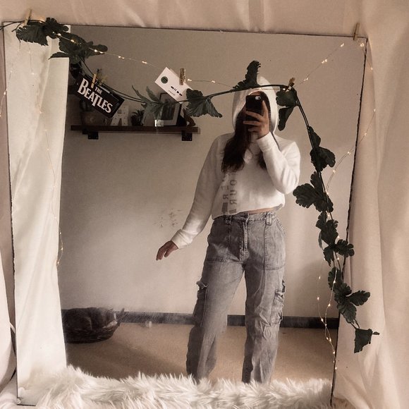 White Under Armour Winter Sweater - Picture 6 of 6